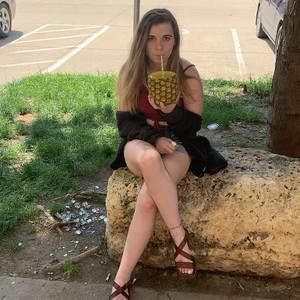 Meet your Posher, Leah